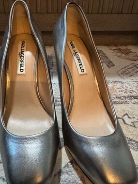 Karl Lagerfeld Metallic Silver Women's Pumps
Metallic Gray
